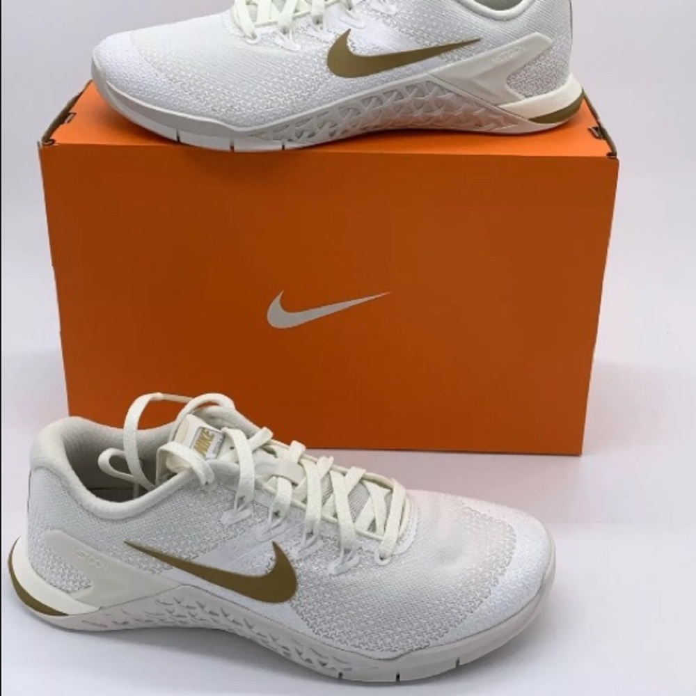Nike Womens Metcon 4 White/Metallic Gold av2141-120 - Picture 2 of 10